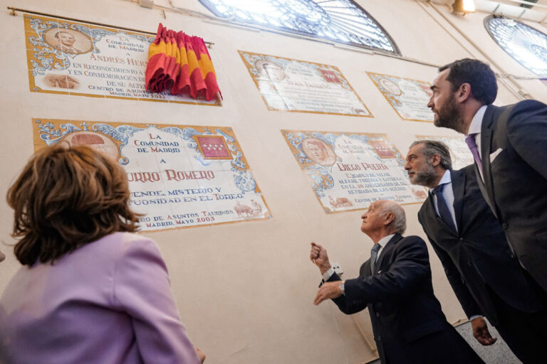 La Communauté de Madrid immortalise Andrés Hernando sur un carreau à Las Ventas