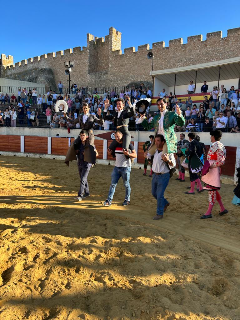 Leonardo Hernández, Lea Vicens et Paco Velasques, triple Puerta Grande à Olmedo