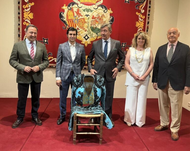 Morante de la Puebla fait don de la queue-de-pie à la Maestranza