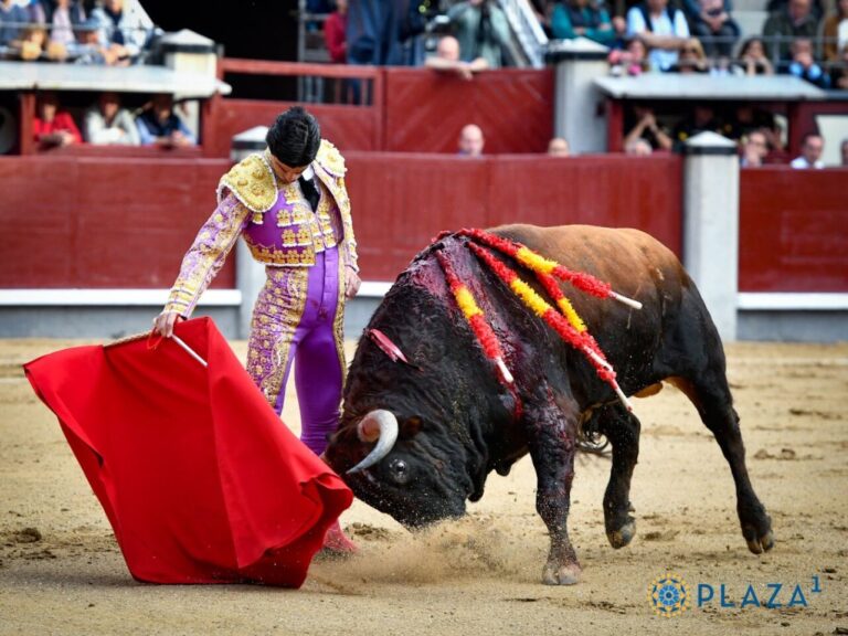 Renvoya le troisième pour son manque de force;  Torero Aguado, grande tauromachie à Verónica avec deux sublimes chaussettes au second (Direct : Las Ventas)