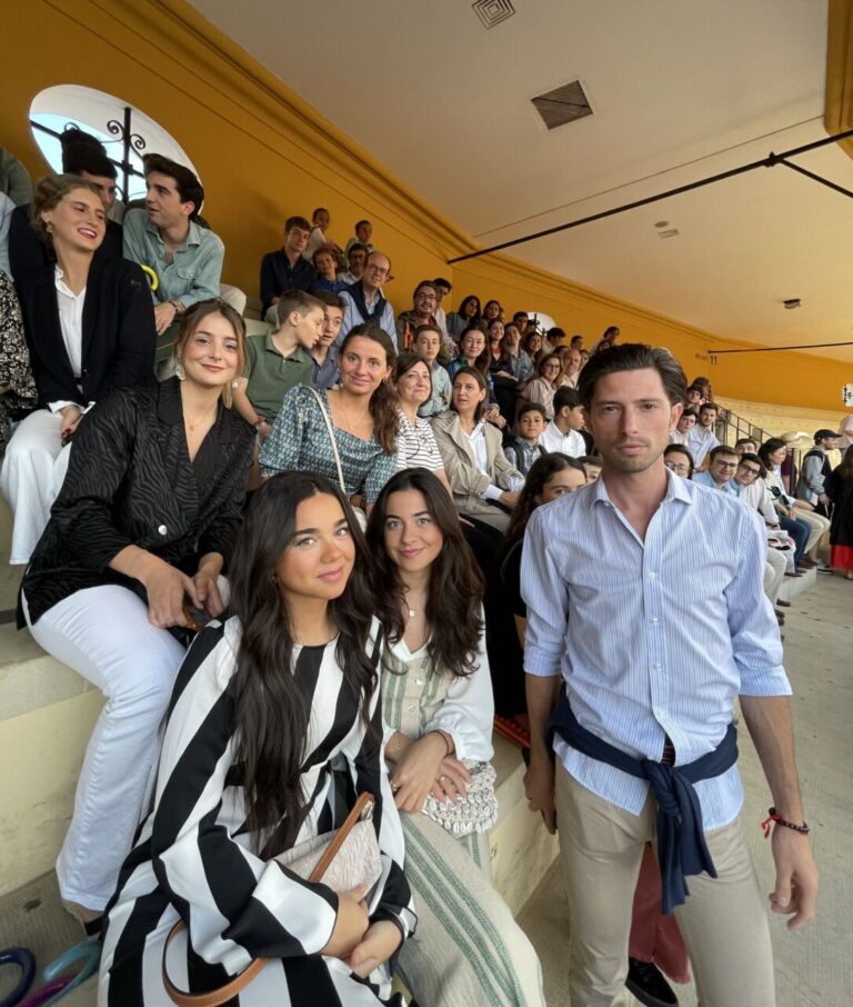 Ángel Jiménez accompagne 300 étudiants à la corrida d&rsquo;hier
