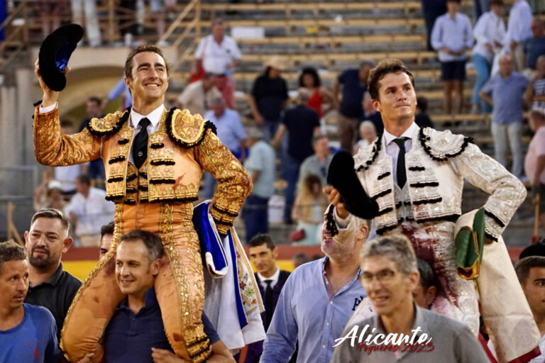 El Fandi et Daniel Luque conquièrent la porte d&rsquo;entrée lors de la première corrida de Hogueras
