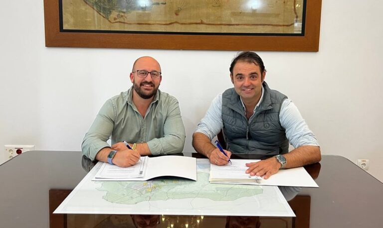 Germán Beardo, maire d&rsquo;El Puerto de Santa María, signe avec les circuits taurins les saisons taurines 2023 et 2024