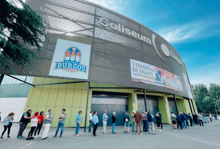 Longues files d&rsquo;attente le premier jour de la vente des billets à l&rsquo;unité pour la foire de Burgos