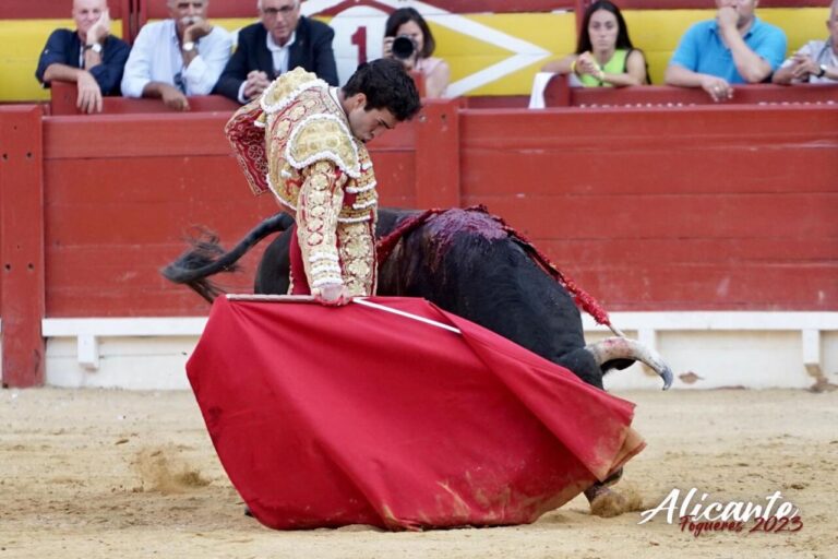 Rufo n&rsquo;est pas loin derrière et rend fou Alicante