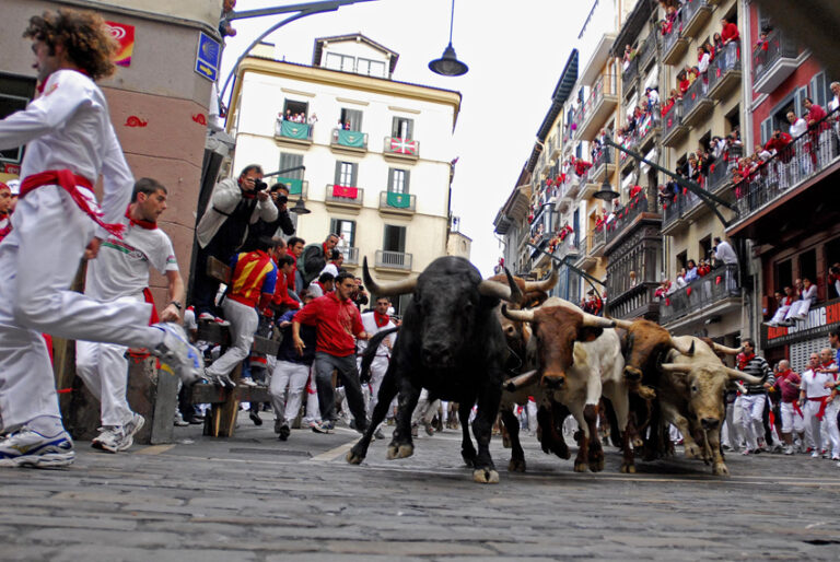 SAN FERMIN- Pampelune les affiches de la Foire du Taureau 2023