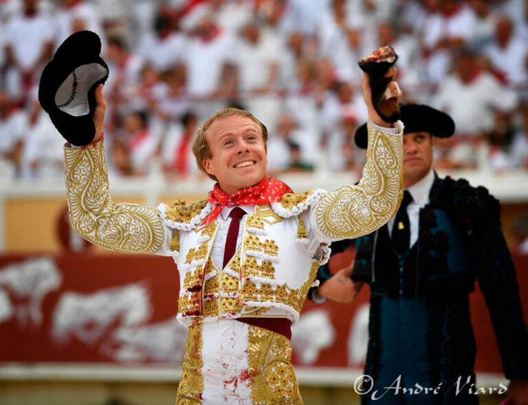 Ecoutez la tauromachie de Clemente et le spectaculaire de Colombo