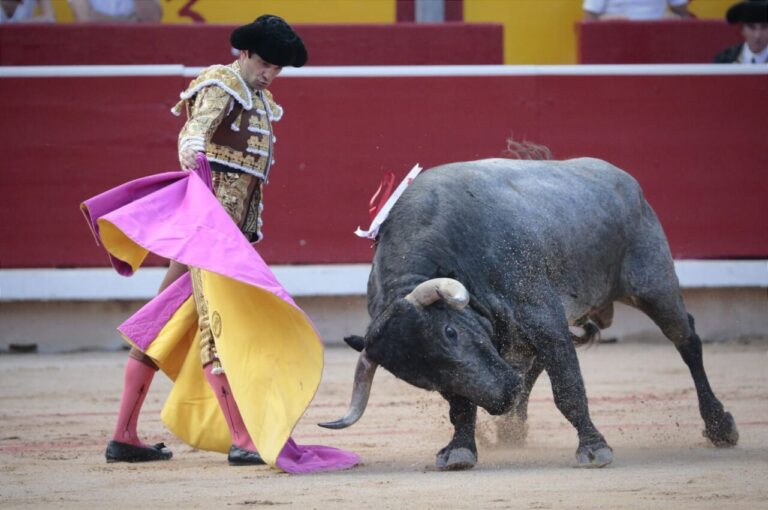 Important Borja Jiménez, qui perce une tâche courageuse et souffre d&rsquo;une crevaison à la cuisse droite (Direct Pamplona)