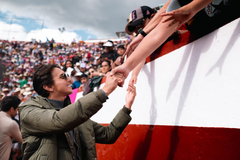 Roca Rey revitalise la passion pour la tauromachie au Pérou avec sa visite dans la province de Cajamarca