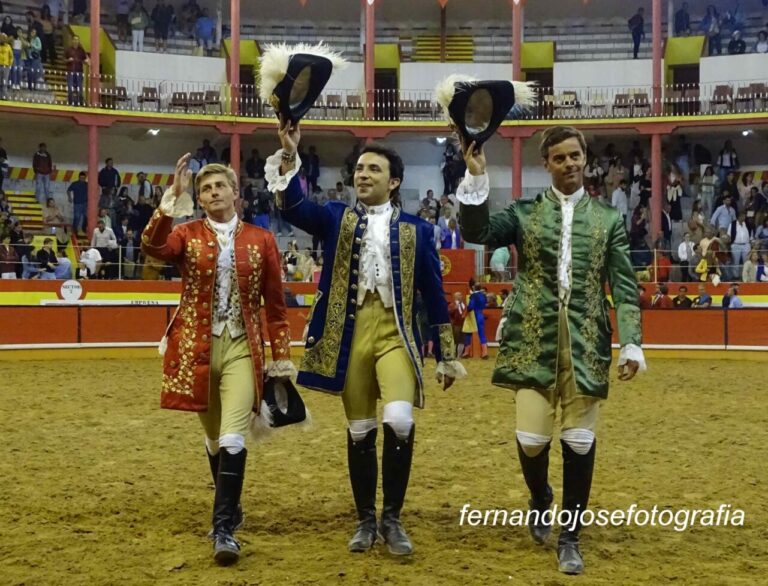 Corrida complète et passionnante de Manuel Veiga lors d&rsquo;une grande nuit de corrida à Nazare