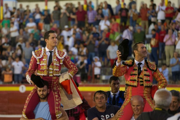 Daniel Luque et El Fandi, sur les épaules de Pedro Muñoz