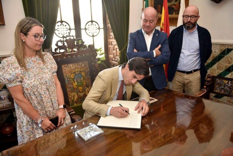 Juan Ortega, en contact avec le taureau à Antequera