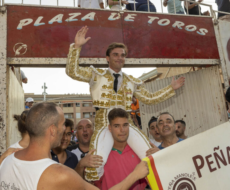 Víctor Acebo gagne avec des «écoliers» à Blanca