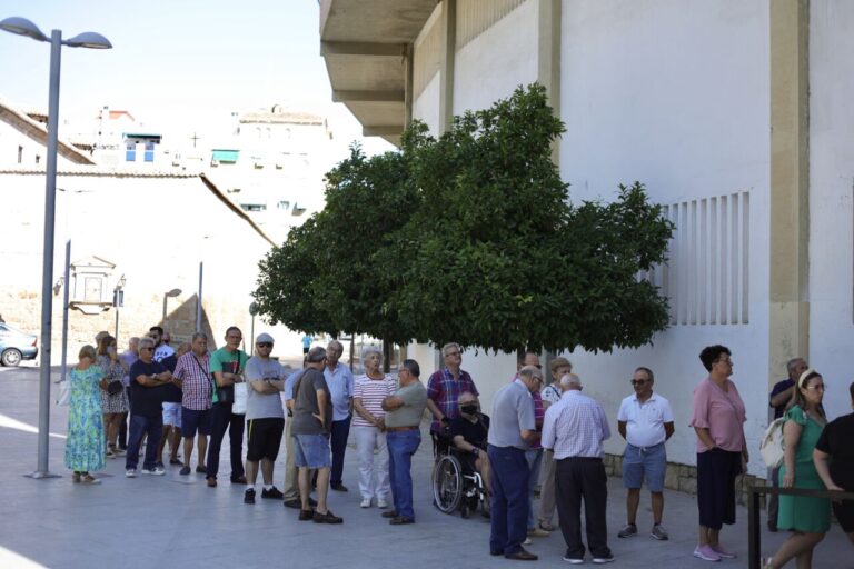 Jaén répond avec un afflux massif de fans le premier jour du renouvellement de l&rsquo;abonnement