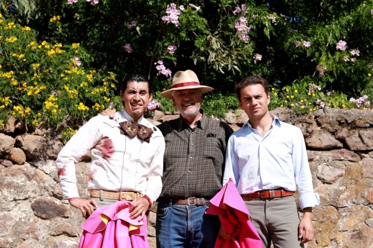 Jorge Sotelo et Juan Luis Silis effectuent des travaux d&rsquo;épicerie à Magdalena González