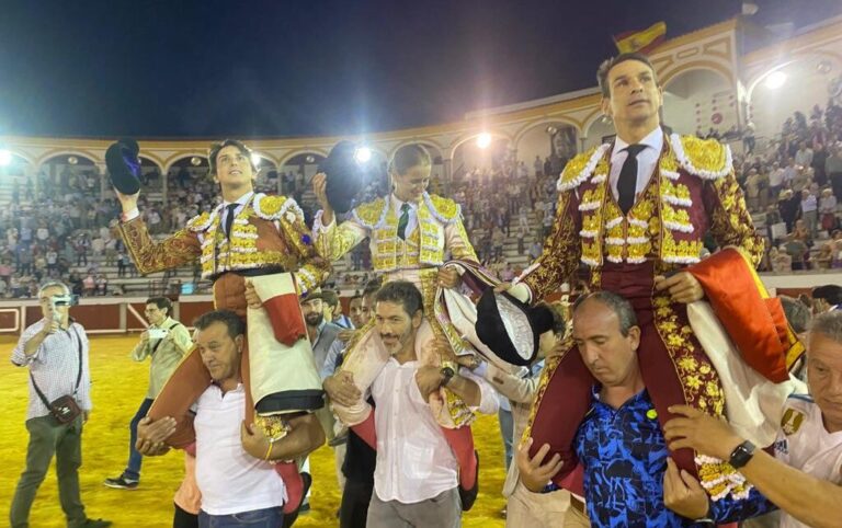 Manzanares, Roca Rey et Rocío Romero, sur les épaules dans une alternative de rêve à Pozoblanco