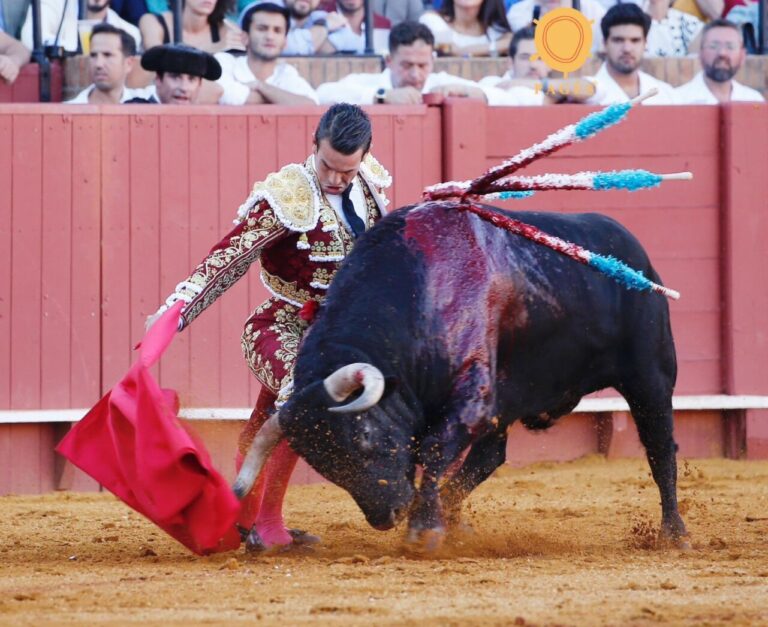 Manzanares perce le deuxième, un grand taureau sur la béquille (Direct : Séville)