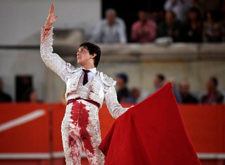 Roca Rey forme le championnat du monde avec un taureau Victoriano del Río à Nîmes