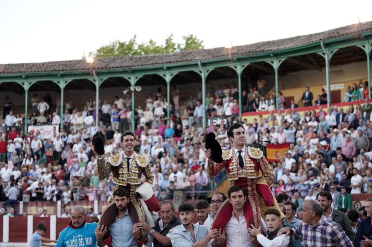 Tomás Rufo fait exploser Talavera : quatre oreilles et une queue ;  sur les épaules d&rsquo;un grand Talavante