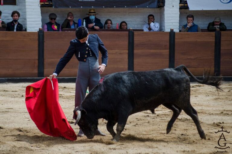 Cayetano Rivera et Pablo Aguado, main dans la main en hauteur à Tambo Mulaló
