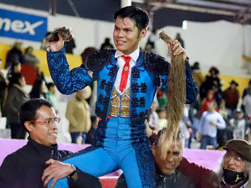 Juan Luis Ayala, deux oreilles et une queue à Tlahuelilpan (Plus de célébrations)