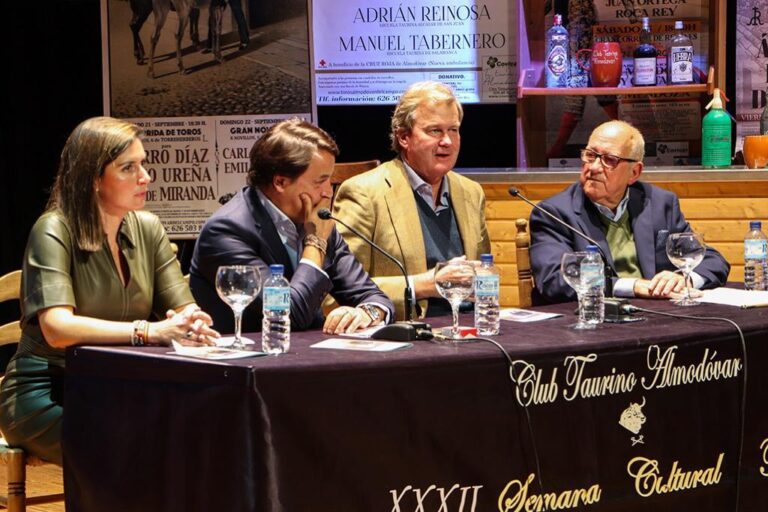 Le Club taurin « Almodóvar » rend hommage à la carrière et à la personnalité de Fermín Bohórquez