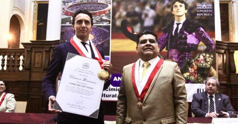 Andrés Roca Rey reçoit une importante décoration du député Juan Burgos