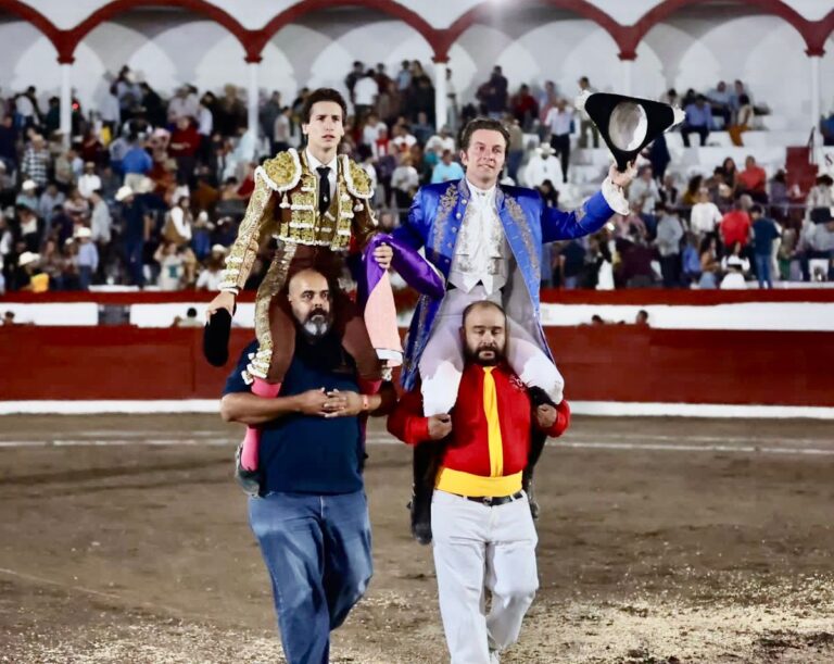 Arturo Gilio, victoire ronde à Jilquipan ;  sur les épaules de Jorge Hernández