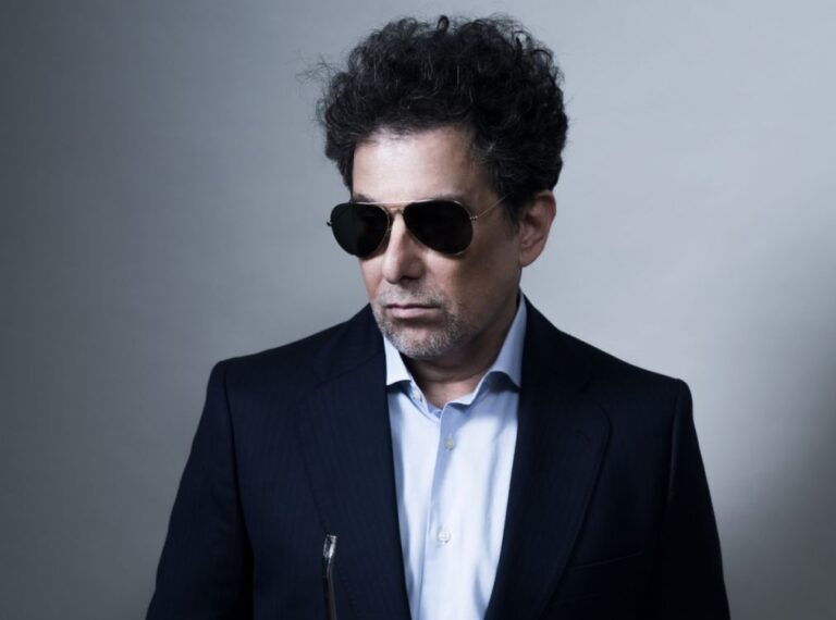 Calamaro s&rsquo;imprègne de la réalité politique : l&rsquo;Espagne connaît « une sorte de dictature communiste progressiste qui pourrait faire éclater le pays… »