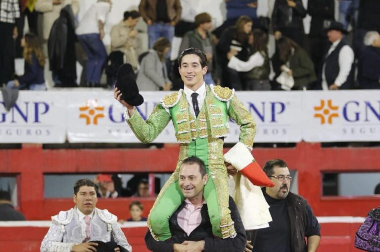 Deux oreilles pour Armillita IV et bonne corrida Castella à Monterrey