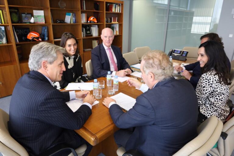 L&rsquo;Union Royale des Éleveurs de Taureaux de Combat rencontre le Ministre de la Gestion Forestière et du Monde Rural du Gouvernement d&rsquo;Estrémadure