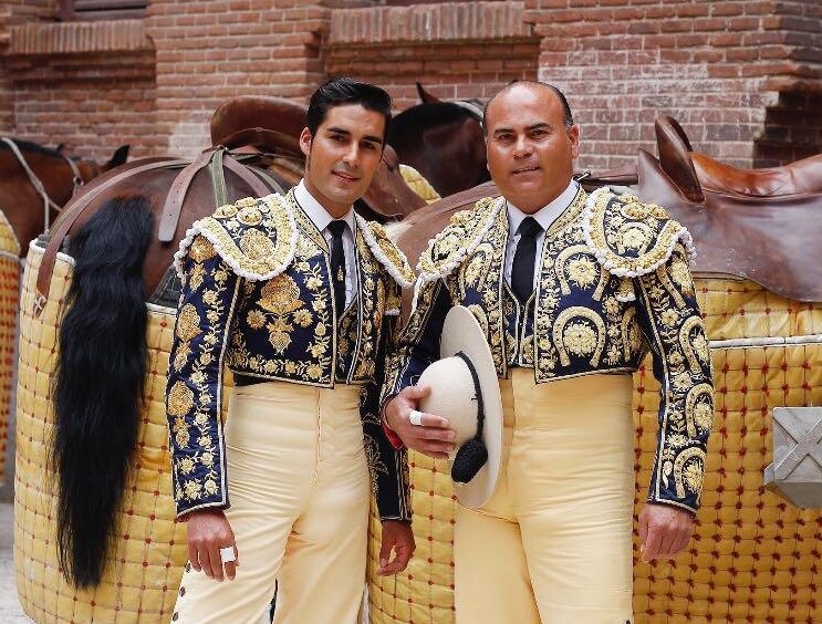Les picadors Tito et Alberto Sandoval et le banderillero Vicente Varela rejoignent la bande de Borja Jiménez