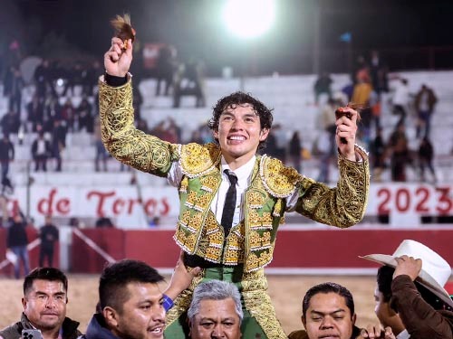 Isaac Fonseca continue son idylle à Caxuxi