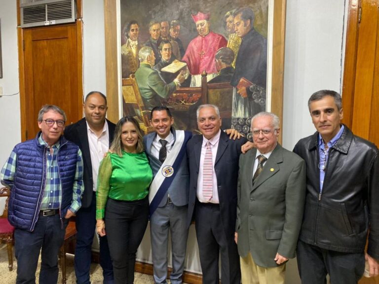 Le maire de Mérida Jesús Alberto Araque Ruiz a lu la proclamation de la Foire Internationale du Soleil 2024