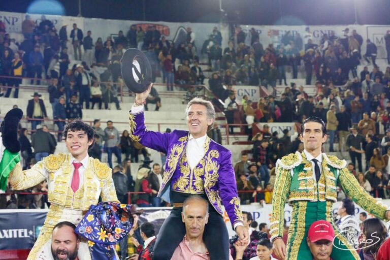 Triple grande porte dans la Corrida de las Luces de León