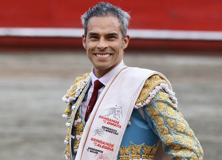 Bolívar et José Arcila écoutent un après-midi divertissant à Manizales