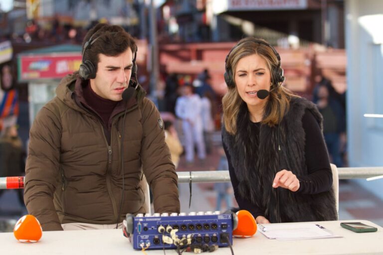 Tomás Rufo commente la course des taureaux blancs à San Sebastián de los Reyes avec Elena Salamanca sur Antena 3