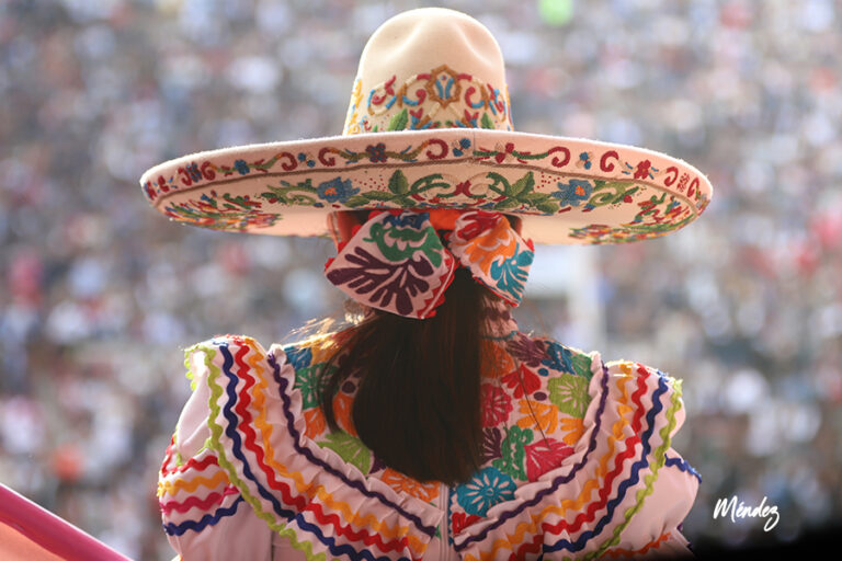 Retour des taureaux au CDMX : Les « chingada gagnent » et les chapeaux cadeaux