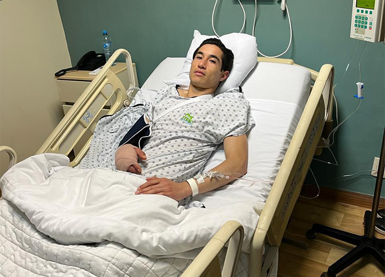 Armillita IV, opéré avec succès de sa fracture à la main droite