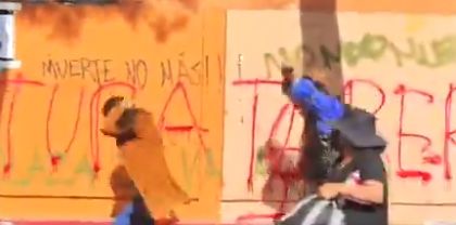De violents manifestants anti-corrida attaquent les supporters et tentent de boycotter la réouverture de La México