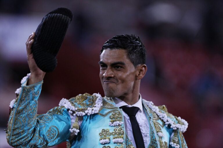 Gerardo Rivera poignarde cinq taureaux à Apizaco (Plus de célébrations)
