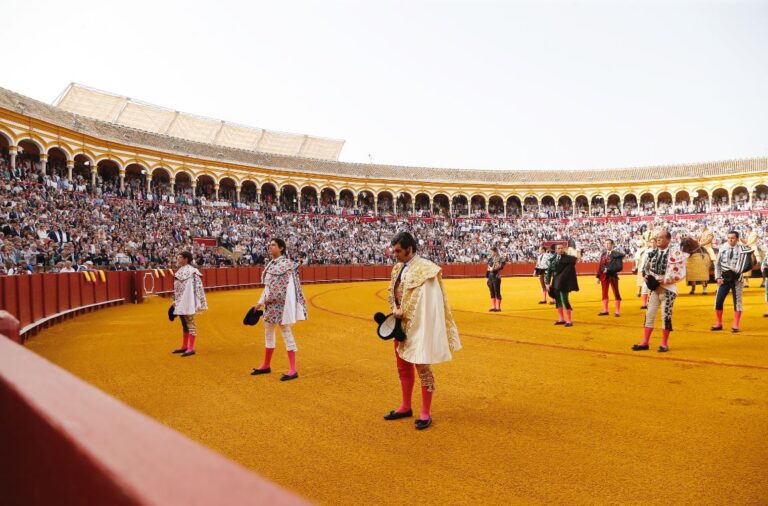 La foire d'avril sera donnée en vertu du précédent réglementation de la corrida de l'Andalousie