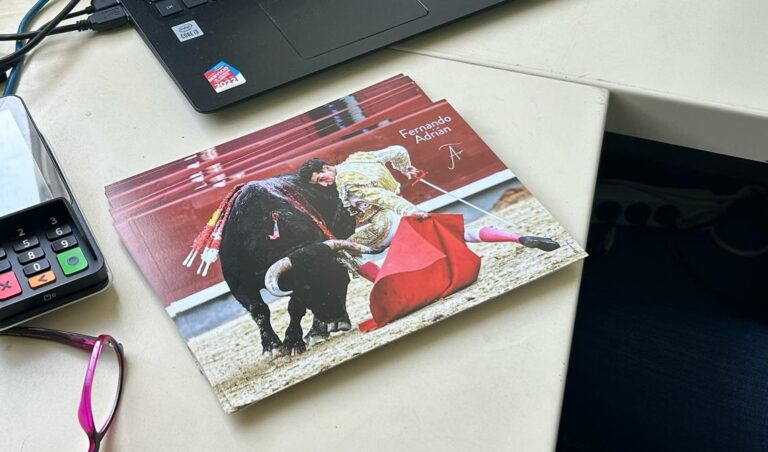 Fernando Adrián donne une affiche avec sa tauromachie à chaque abonné à Castellón