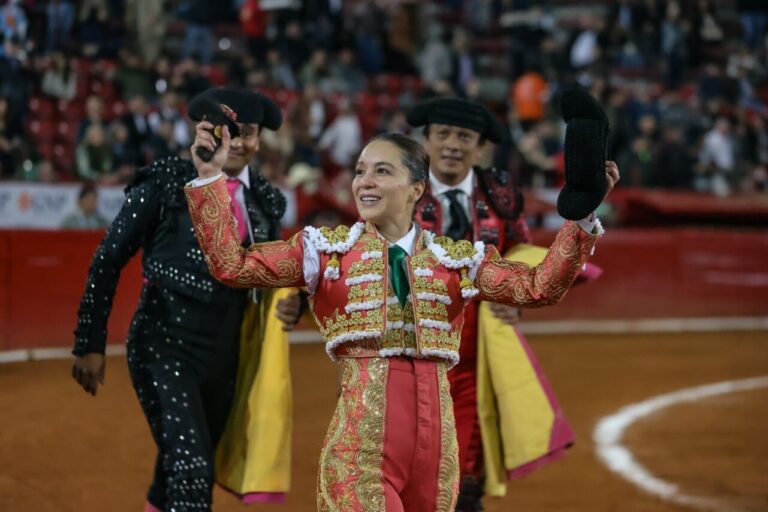 Rocío Morelli, oreille à La México