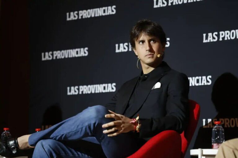 Roca Rey fait le plein à Valence et réchauffe &lsquo;Las Fallas 2024&rsquo; avec &lsquo;Las Provincias&rsquo;