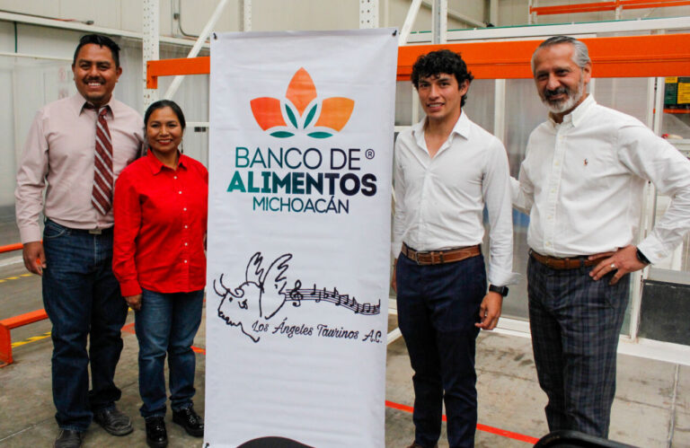 Ángeles Taurinos livre la viande des taureaux combattus le 17 février à la Banque Alimentaire du Michoacán