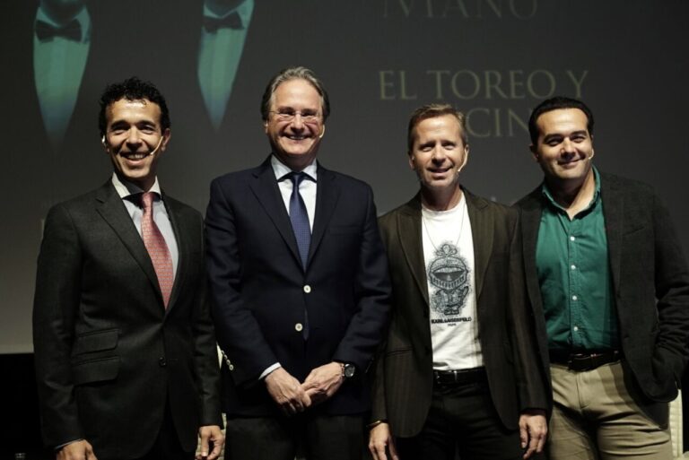 Corridas, cinéma et humour avec Víctor Puerto et Los Compadres, qui disent « il n&rsquo;y a pas de billets » à la Fondation Cajasol