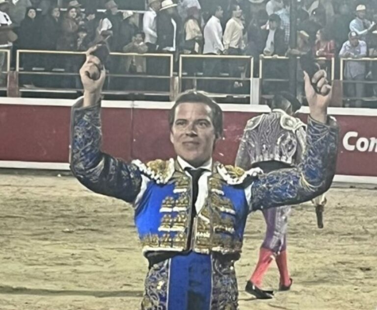 Débuts triomphaux de Javier Cortés au Mexique, sur les épaules de Payo et Calita dans Salvatierra
