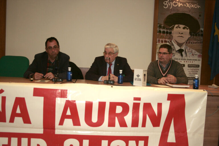 Domingo Delgado, lors de la deuxième journée de conférences à la Peña Astur