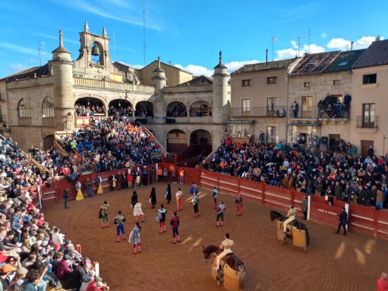 Ismael Martín triomphe à Ciudad Rodrigo, deux oreilles et une queue avec un dos de bœuf ;  El Mene, deux oreilles